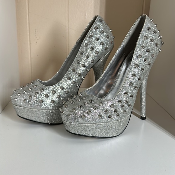 Spiked Heels - Picture 3 of 6